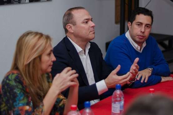 Charla de Augusto Hidalgo en la sede socialista de Telde (Foto TA)